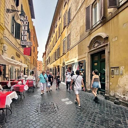 Ych-Butterfly Flat Close Trevi Fountain โรม ภายนอก รูปภาพ